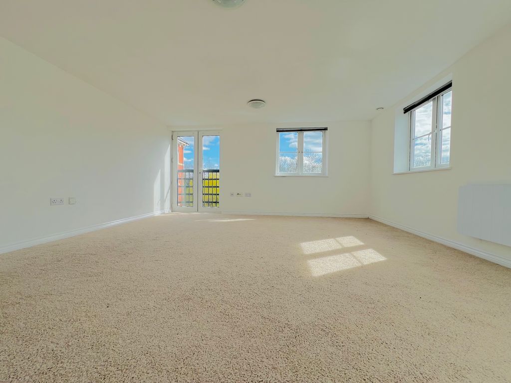2 bed flat for salePadstow Road, Swindon SN2 photo 5