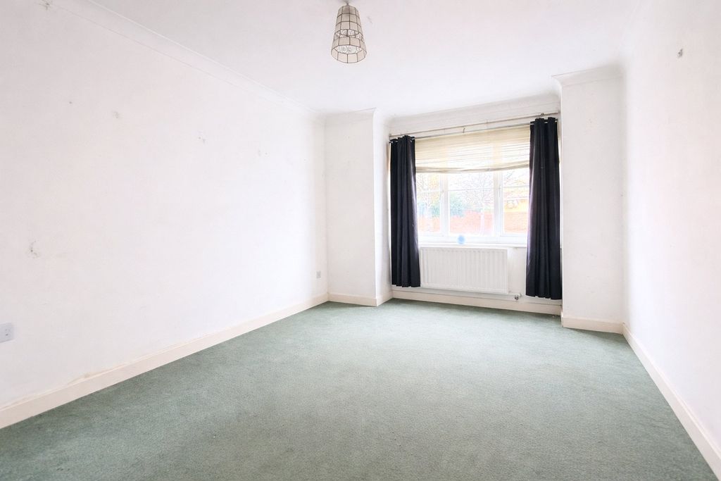 2 bed flat for saleAnders Corner, Bracknell, Berkshire RG42 photo 3
