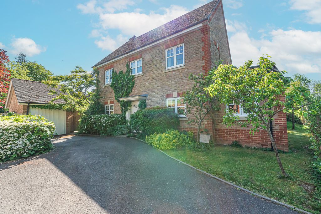 4 bed detached house for saleThe Limes, Haley Green, Bracknell, Berks RG42