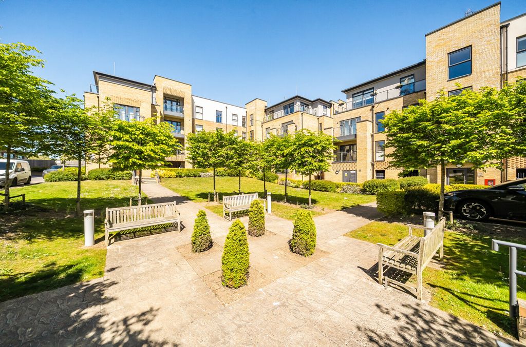 2 bed flat for saleBroad Lane, Bracknell RG12