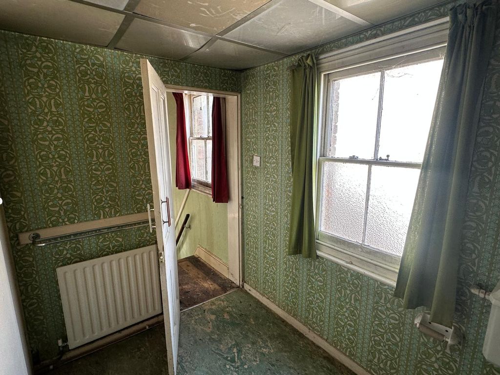 Additional image 9 of 3 bed semi-detached house for saleEastbourne Road, Trowbridge BA14