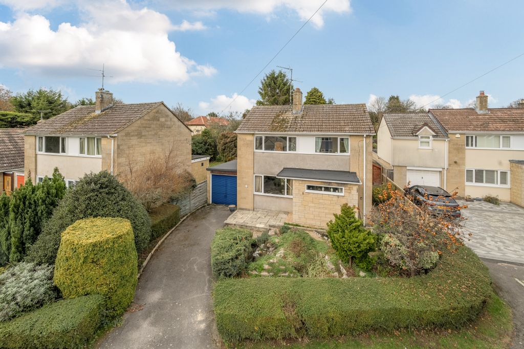 3 bed detached house for saleRedlands Close, Highworth, Swindon SN6
