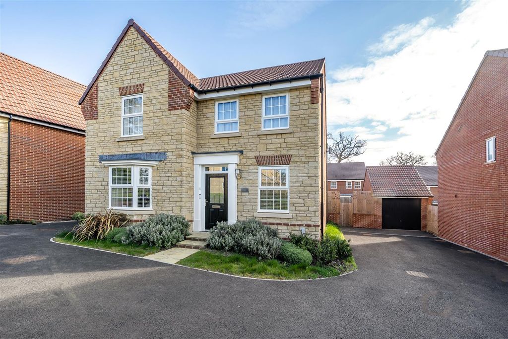 4 bed detached house for saleBothwell Close, Chippenham SN15