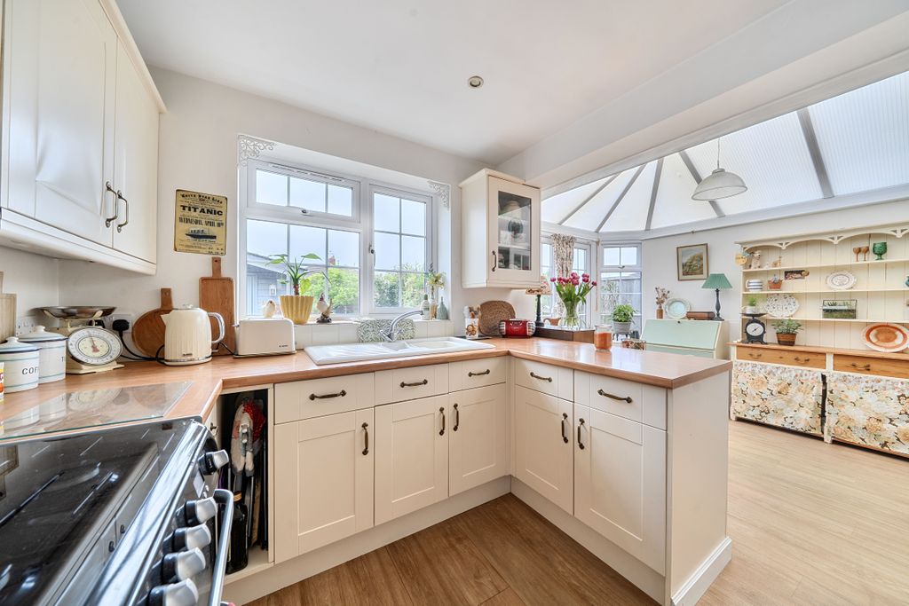 Additional image 2 of 3 bed semi-detached house for saleAlvescot Road, Old Walcot, Swindon SN3