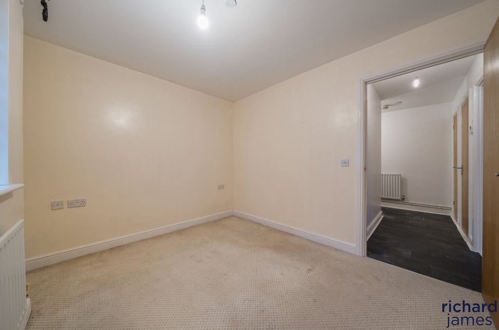 Additional image 10 of 1 bed flat for saleWhitney Street, Swindon SN1