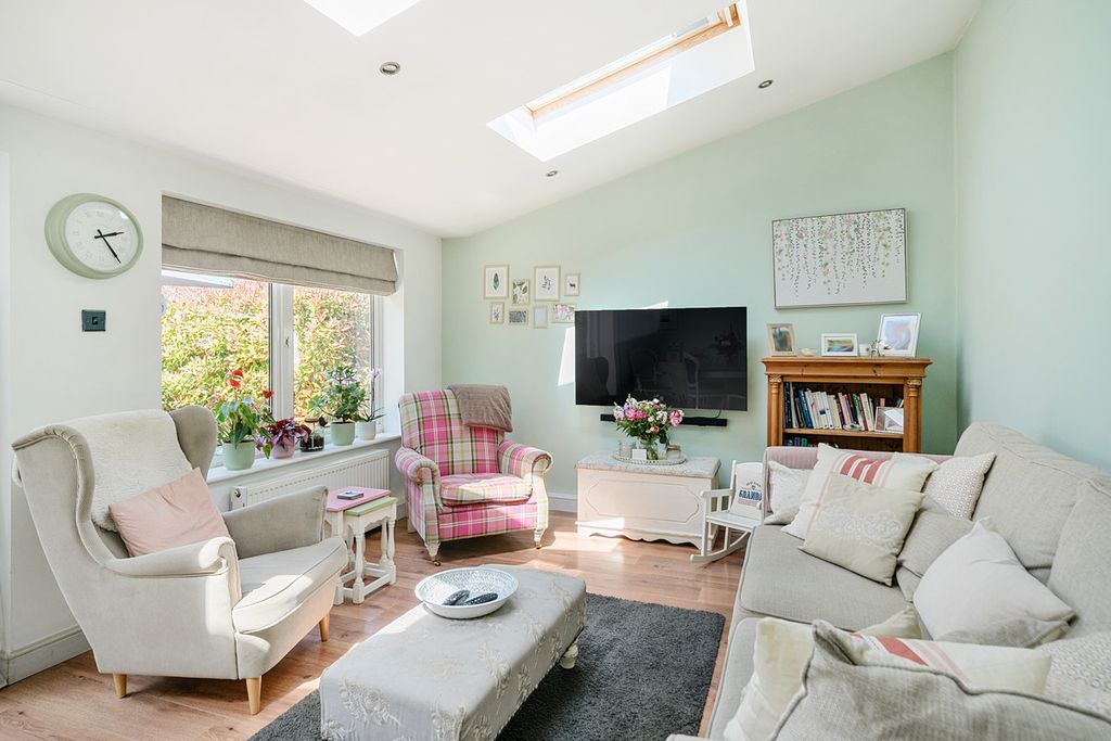 Additional image 10 of 3 bed semi-detached house for saleHatchet Lane, Windsor SL4