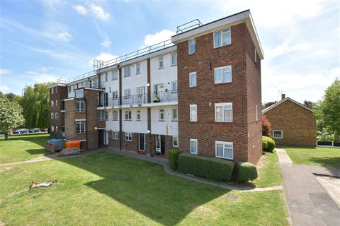 Victor Approach, Hornchurch, Essex RM12