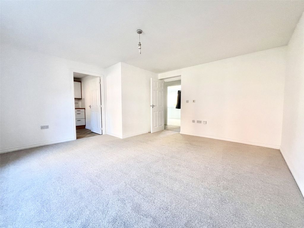 Additional image 5 of 2 bed flat for saleChain Court, Old Town, Swindon SN1