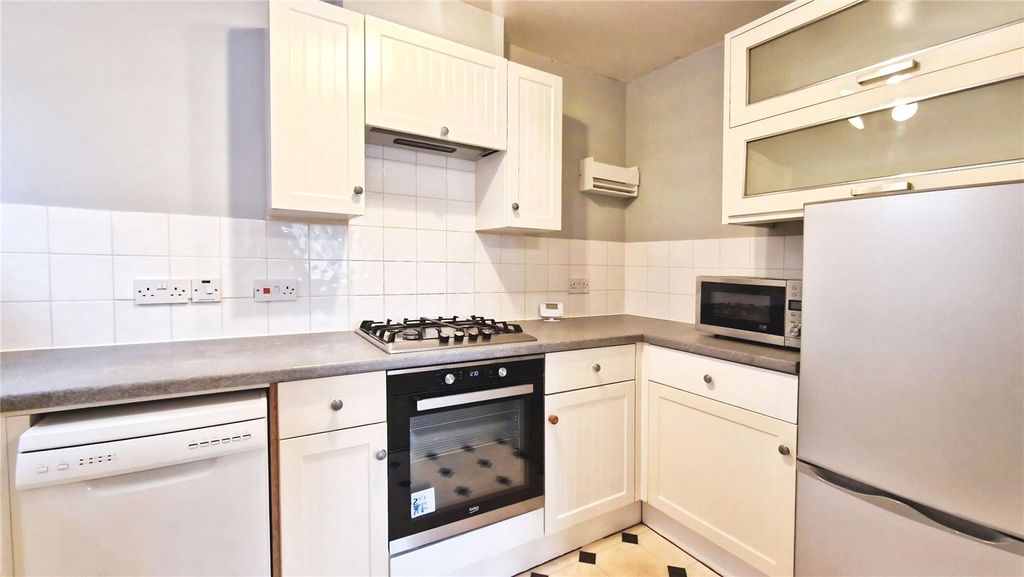 Additional image 6 of 2 bed flat for saleRoebuck Estate, Binfield, Bracknell, Berkshire RG42