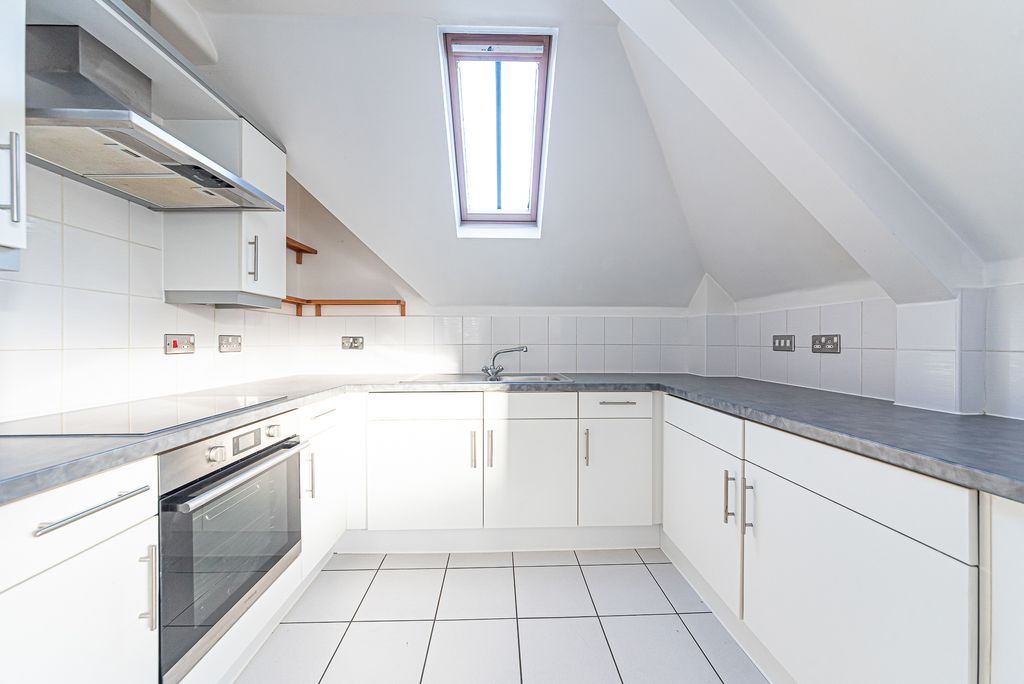 Additional image 9 of 2 bed flat for saleLondon Road, Ascot SL5