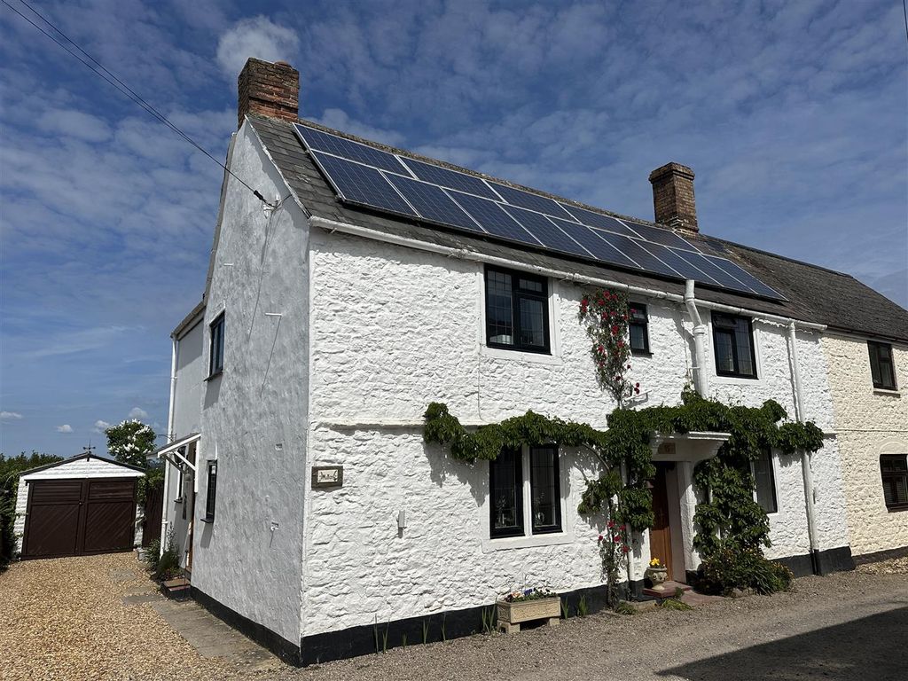 3 bed semi-detached house for saleStudley Corner, Studley, Calne SN11