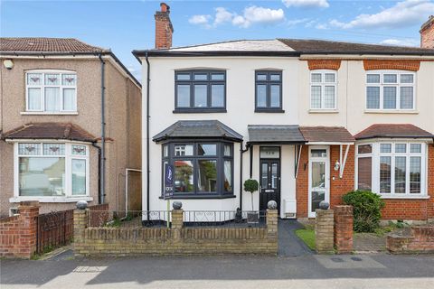 Sheringham Avenue, Romford RM7