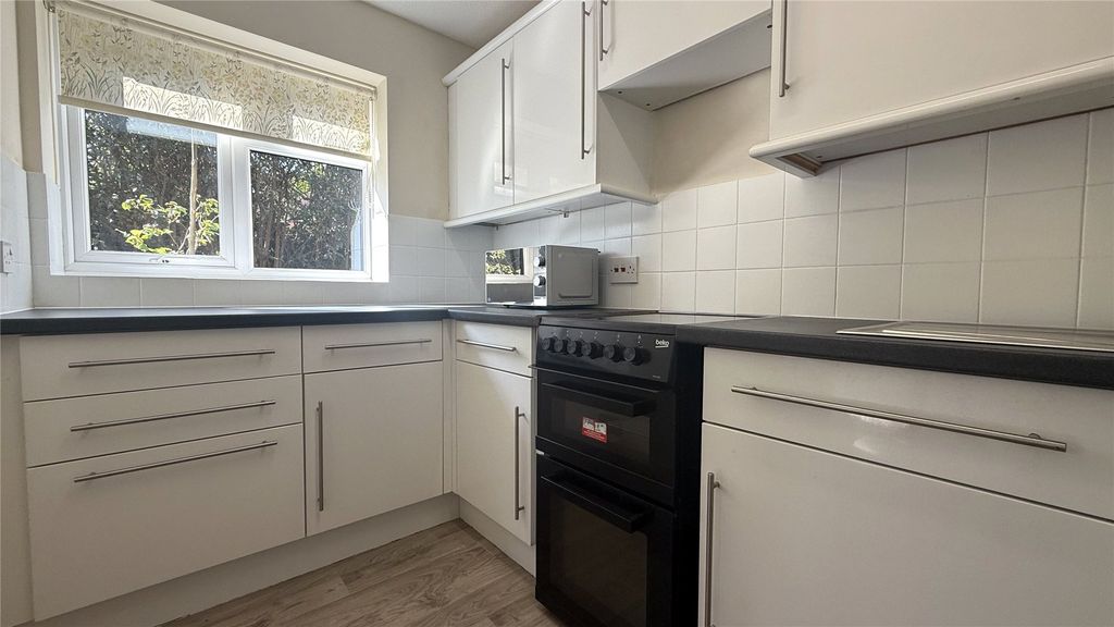 Additional image 3 of 2 bed flat for saleHuntsgreen Court, Bracknell, Berkshire RG12
