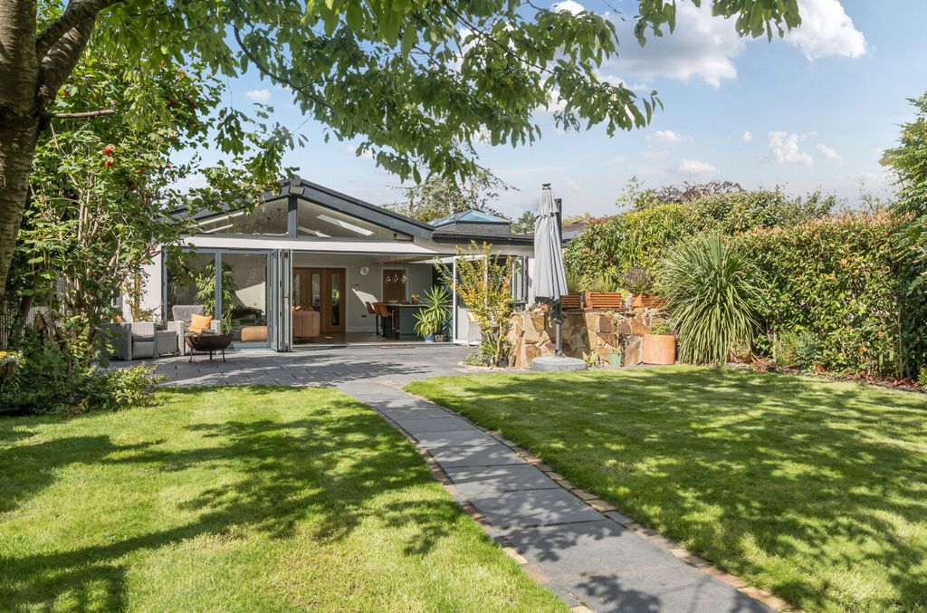 3 bed bungalow for saleKiln Lane, Winkfield, Windsor SL4
