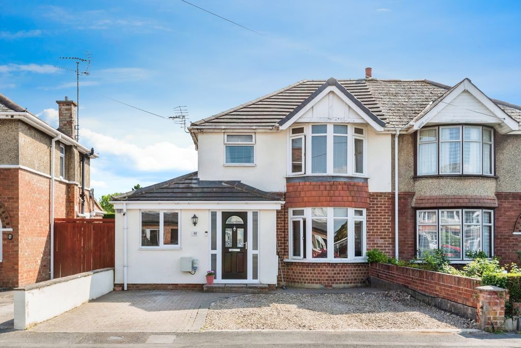 4 bed semi-detached house for saleCumberland Road, Swindon, Wiltshire SN3