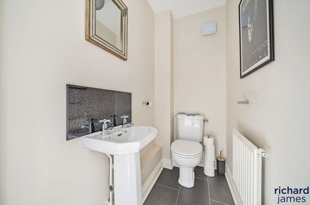 Additional image 10 of 5 bed detached house for saleOkus Road, Swindon SN1