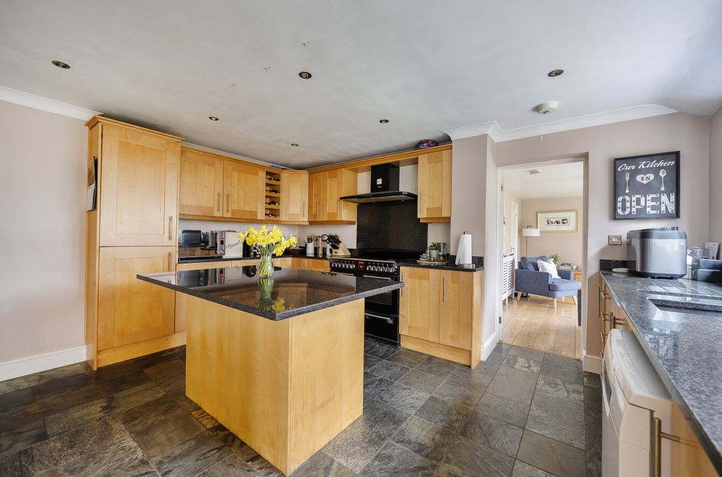 Additional image 3 of 5 bed detached house for saleField Park, Bracknell, Berkshire RG12