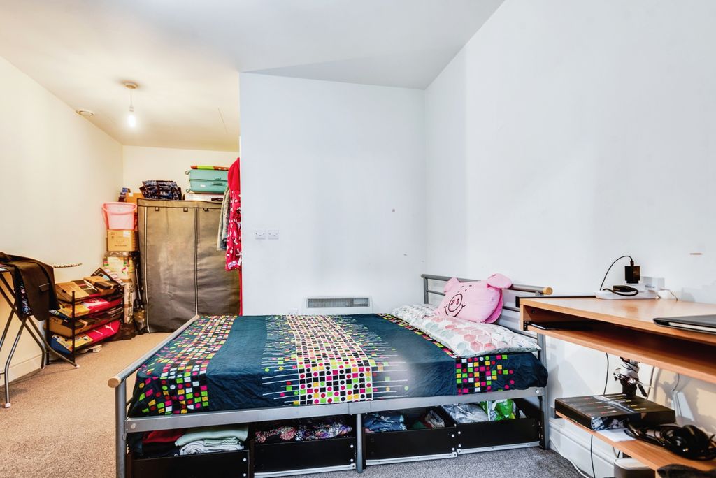 Additional image 8 of 2 bed flat for saleFarnsby Street, Swindon, Wiltshire SN1