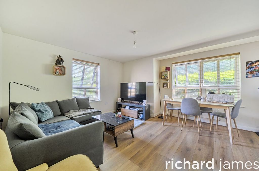 Additional image 3 of 2 bed flat for saleChaddington Strand, Swindon SN1