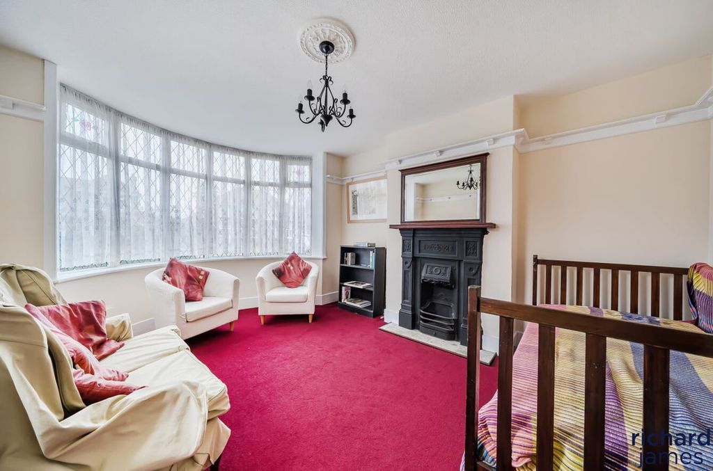 Additional image 4 of 3 bed detached house for saleMarlborough Road, Swindon SN3