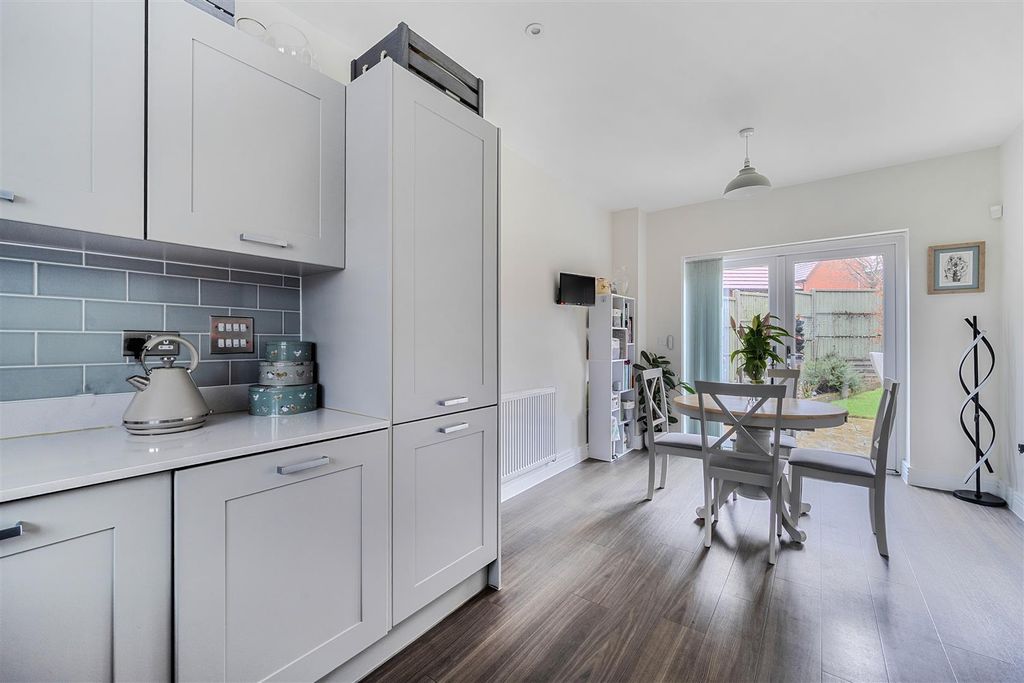 Additional image 8 of 3 bed detached house for saleStirling Close Crowthorne, Berkshire RG45