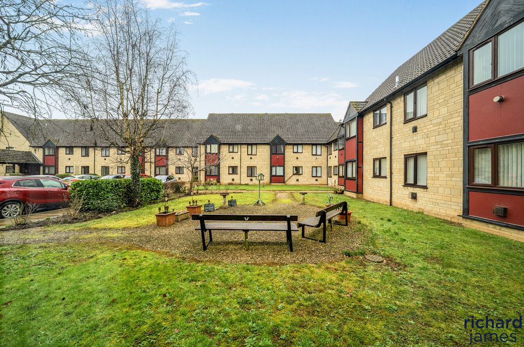 1 bed flat for saleChurch Farm, Church Street, Stratton SN3