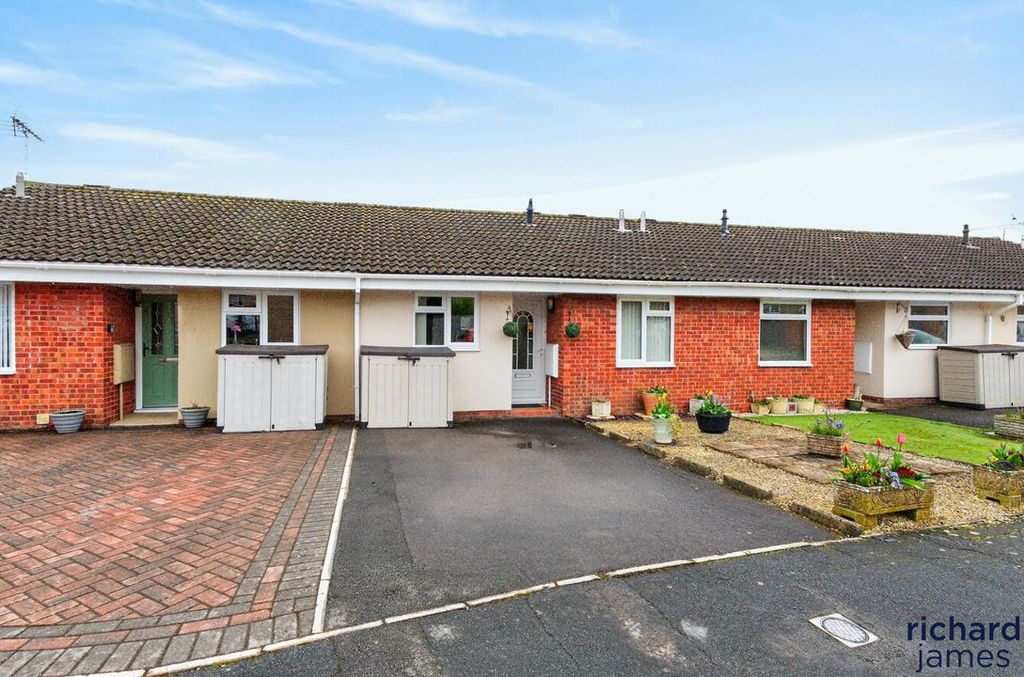 2 bed terraced bungalow for saleBellver, Toothill, Swindon SN5