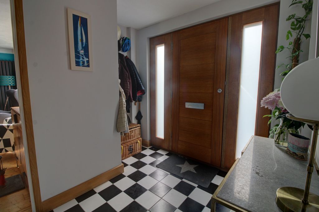 Additional image 10 of 4 bed semi-detached house for saleLily Hill Road, Bracknell RG12