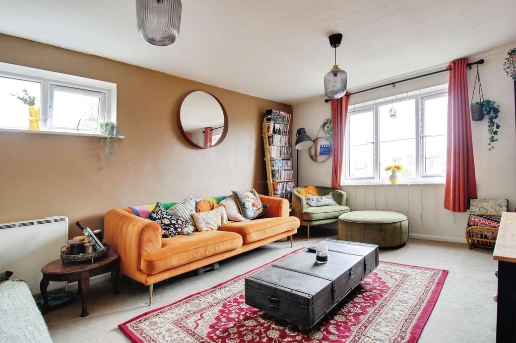 Additional image 2 of 2 bed flat for saleBath Road, Swindon SN1