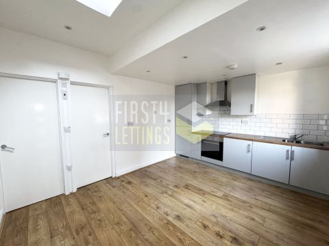 Fleetwood Road, Clarendon Park LE2