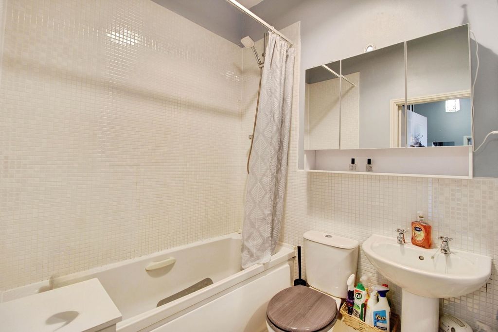 Additional image 9 of 2 bed flat for saleMaybold Crescent, Swindon SN25