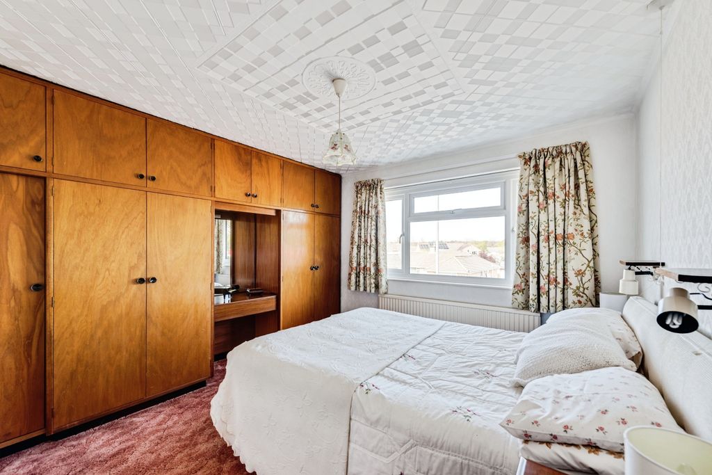 Additional image 10 of 6 bed semi-detached house for saleThames Avenue, Swindon SN25