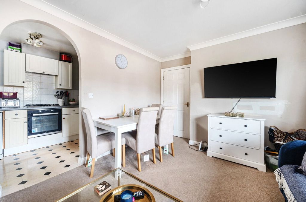 Additional image 4 of 2 bed flat for saleRoebuck Estate, Binfield, Bracknell, Berkshire RG42