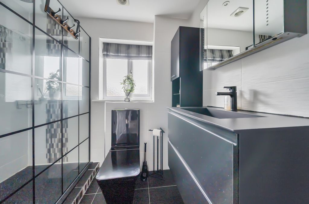Additional image 17 of 4 bed detached house for saleCressida Chase, Warfield, Bracknell, Berkshire RG42