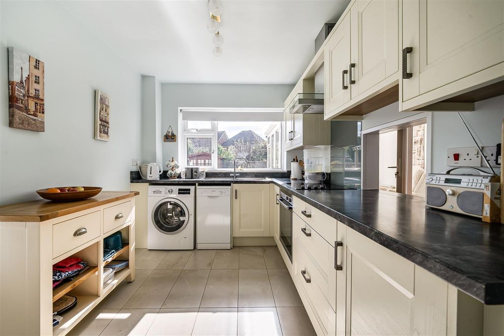Additional image 5 of 4 bed detached house for saleSalisbury Close, Chippenham SN14