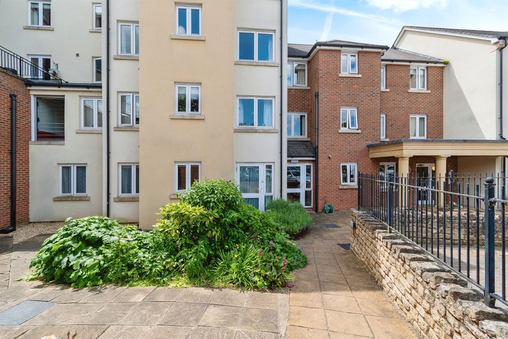 Additional image 8 of 1 bed flat for saleGladstone Road, Chippenham SN15