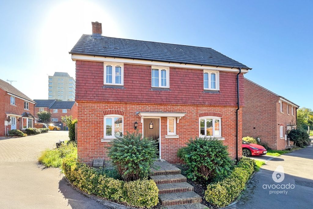4 bed detached house for saleCrutchley Wood, Jennetts Park, Bracknell RG12