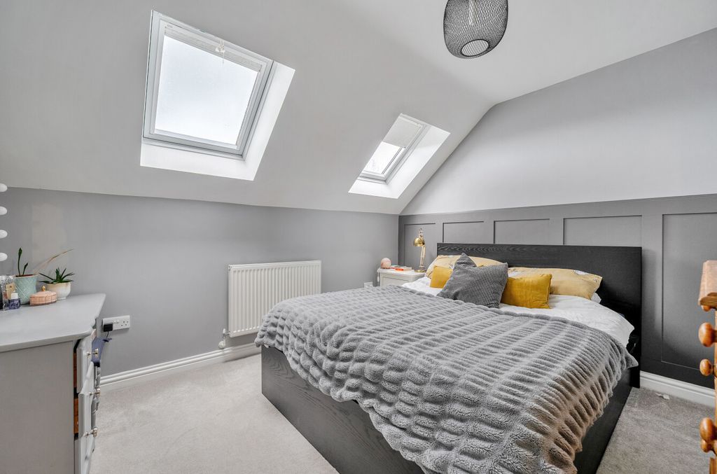 Additional image 4 of 2 bed flat for saleRoebuck Estate, Binfield, Bracknell, Berkshire RG42