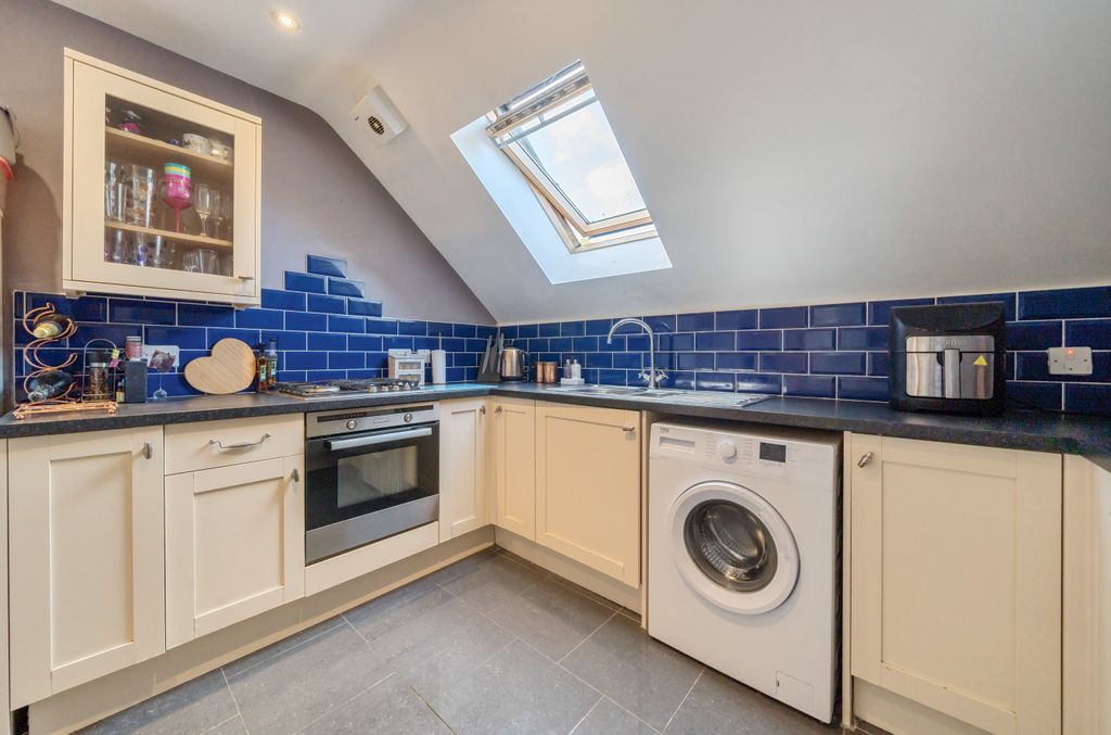 Additional image 3 of 2 bed flat for saleRoebuck Estate, Binfield, Bracknell, Berkshire RG42