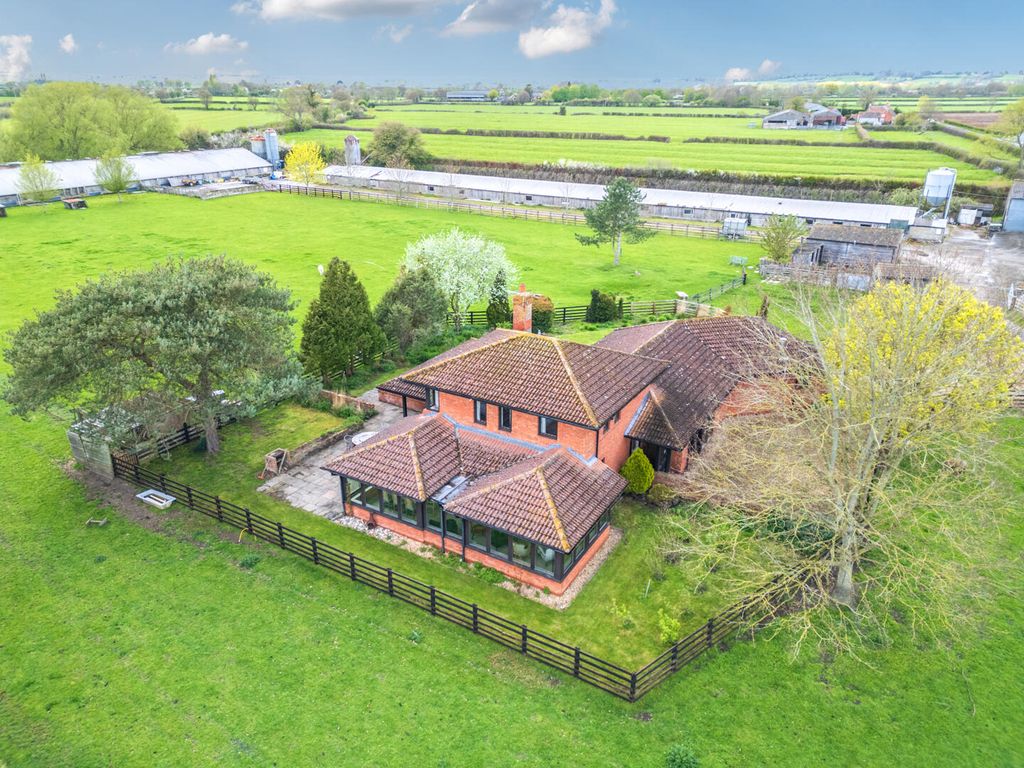 3 bed detached house for saleSeend Road, Worton, Devizes SN10