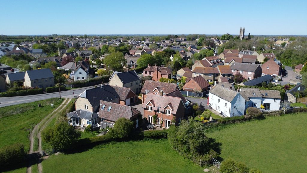 3 bed detached house for saleDance Court, Cricklade SN6