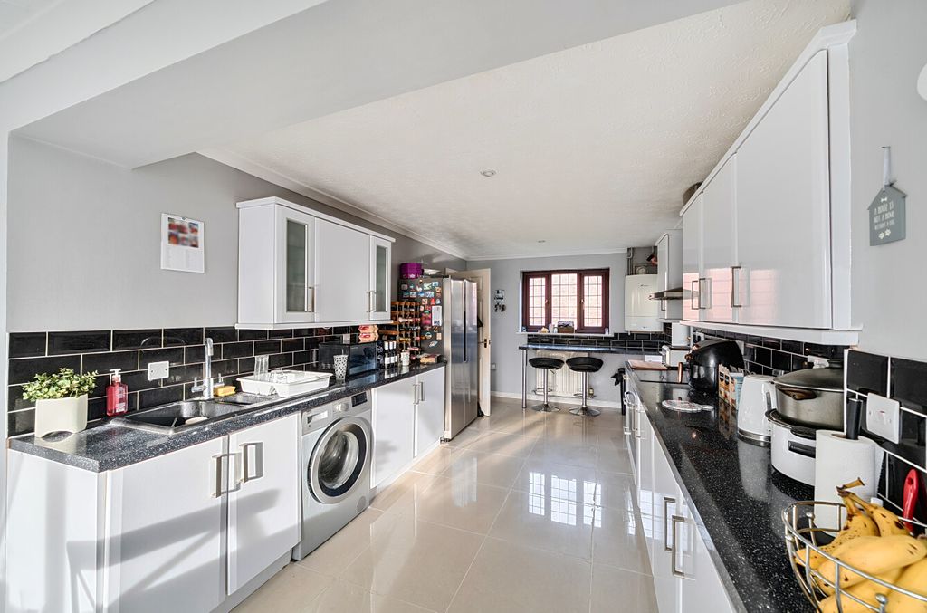 Additional image 5 of 4 bed detached house for saleBoundary Close, Kingsdown, Swindon SN2