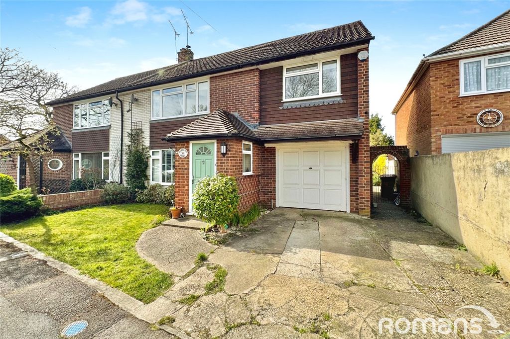 4 bed semi-detached house for saleSt. Johns Road, Sandhurst, Berkshire GU47