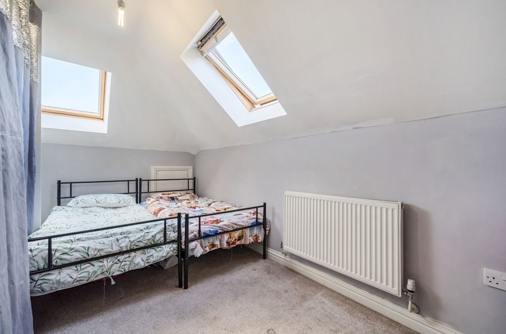 Additional image 9 of 2 bed flat for saleRoebuck Estate, Binfield, Bracknell, Berkshire RG42