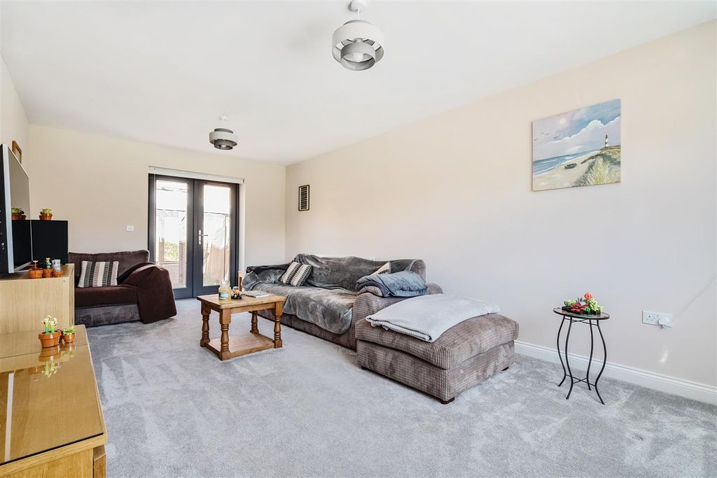 4 bed detached house for saleStrawberry Fields, Easterton SN10 photo 5