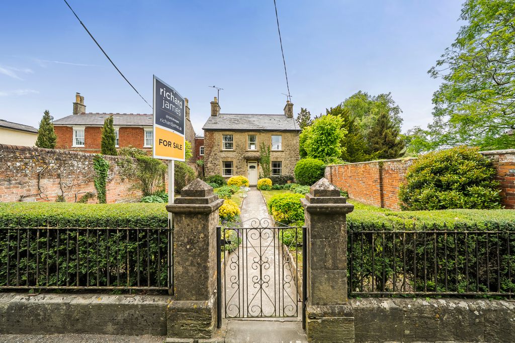 3 bed detached house for saleHigh Street, Purton SN5