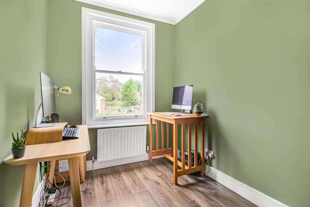 Additional image 9 of 2 bed flat for saleDukes Ride, Crowthorne, Berkshire RG45