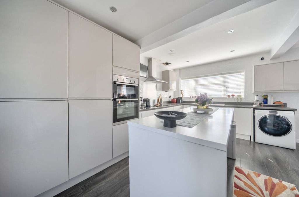 Additional image 10 of 3 bed terraced house for saleKingsway Close, Park South, Swindon SN3