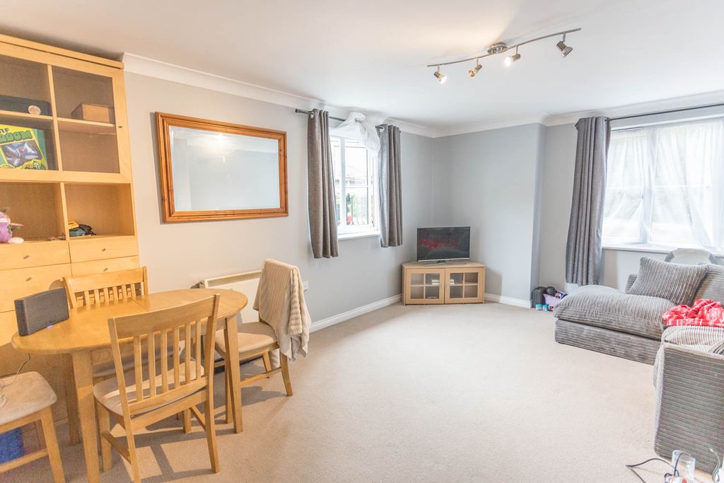 Additional image 2 of 1 bed flat for salePaddock House, Burleigh Road, Ascot, Berkshire SL5