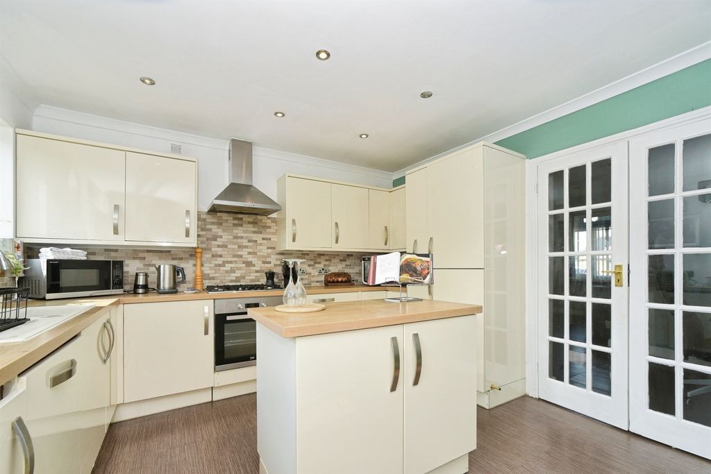 Additional image 6 of 5 bed semi-detached house for saleDownham Mead, Chippenham SN15